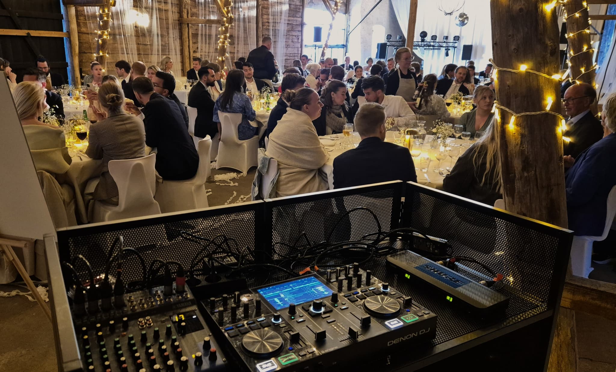 Dj equipment on a wedding dinner